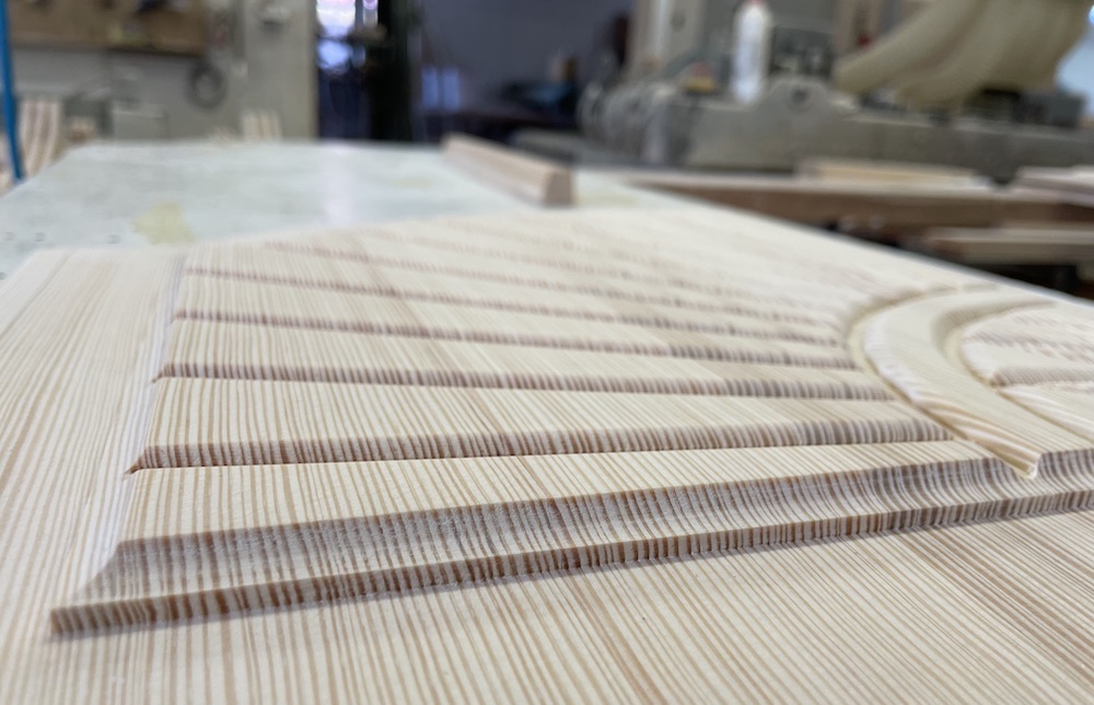 Ein Blick hinter die Kulissen: So entstehen unsere Massivholztüren und -fenster